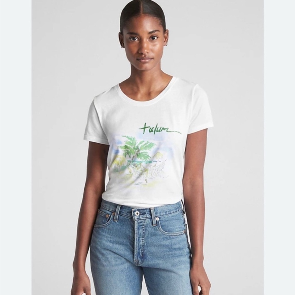 NWT Gap Graphic Short Sleeve Favorite Crewneck T-Shirt Women’s Size‎ Medium